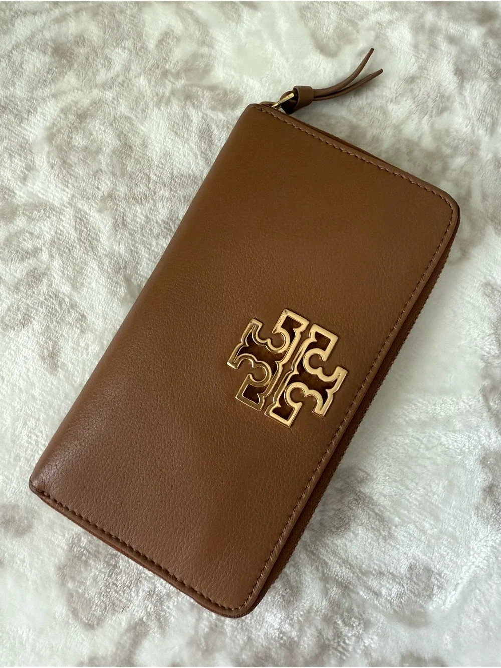 Tory Burch Britten Tan Leather Zip Continental Wallet   with Gold Logo